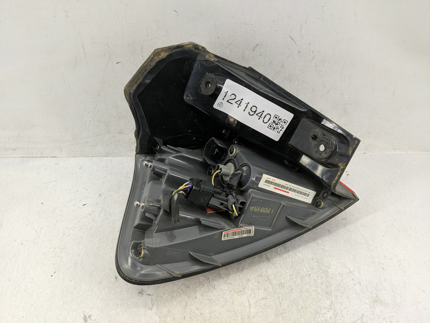2014-2018 Jeep Cherokee Tail Light Assembly Passenger Right OEM P/N:68102906AF Fits Fits 2014 2015 2016 2017 2018 OEM Used A
