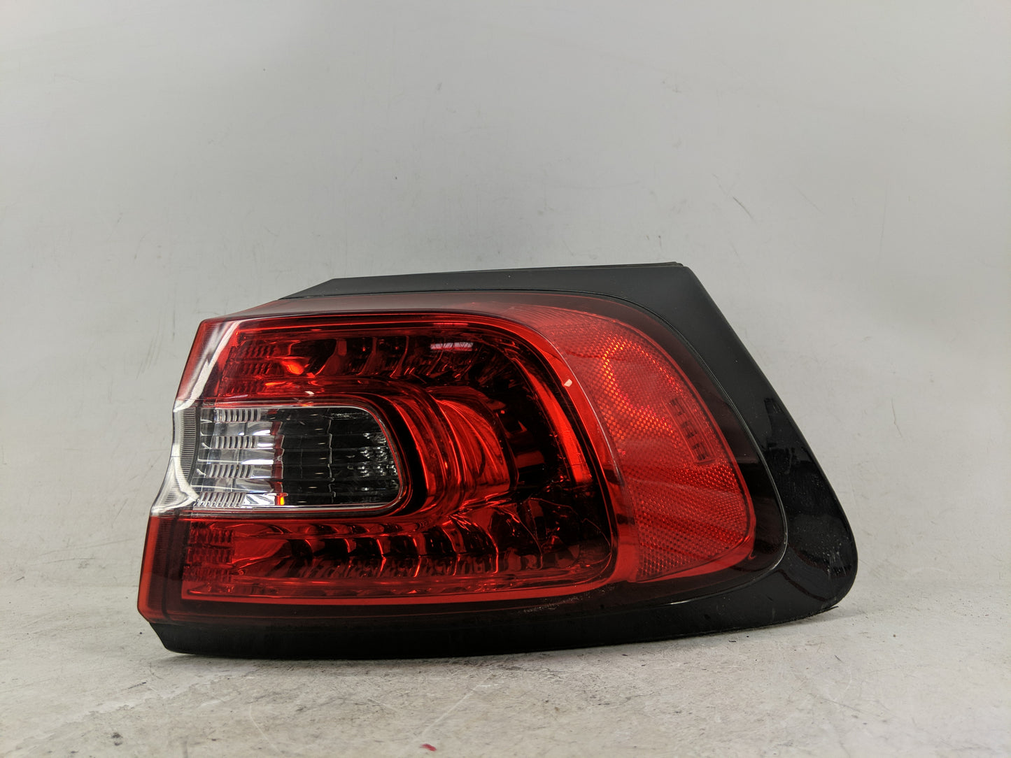 2014-2018 Jeep Cherokee Tail Light Assembly Passenger Right OEM P/N:68102906AF Fits Fits 2014 2015 2016 2017 2018 OEM Used A