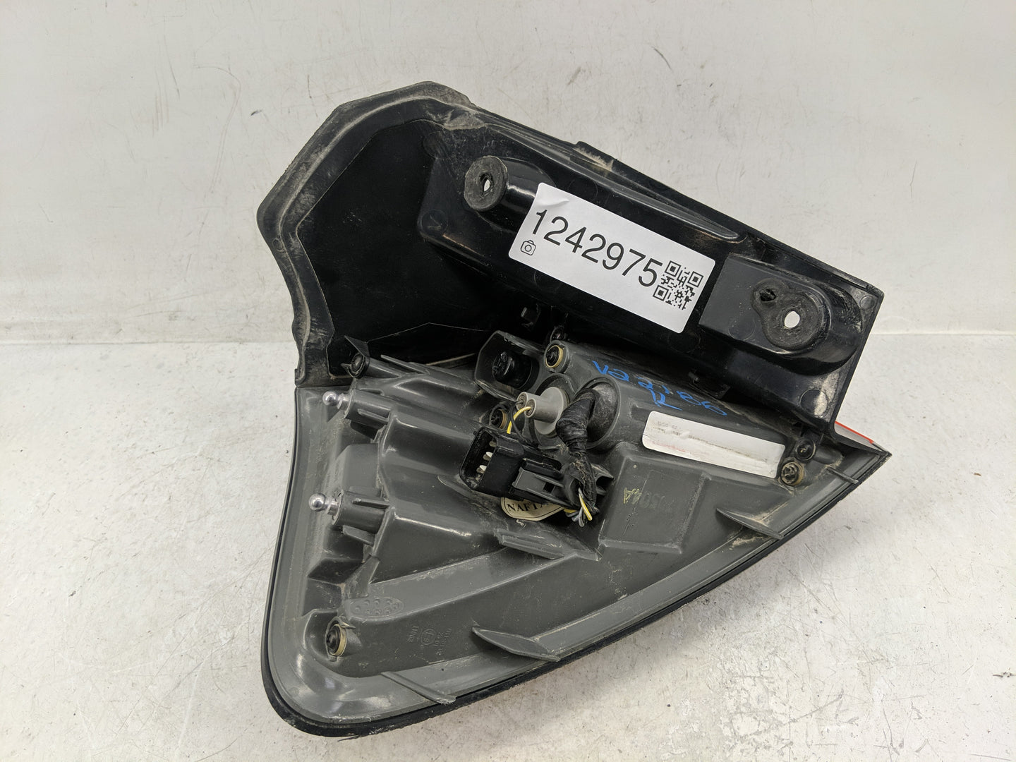 2014-2018 Jeep Cherokee Tail Light Assembly Passenger Right OEM P/N:68102906AF Fits Fits 2014 2015 2016 2017 2018 OEM Used A