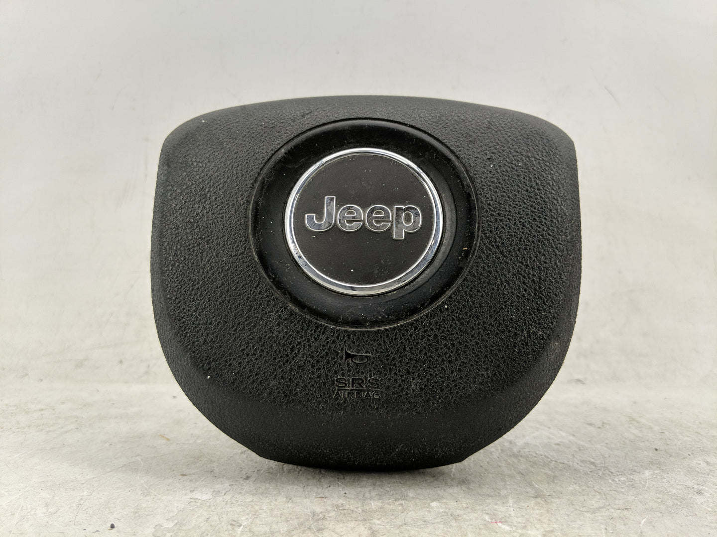 2014-2018 Jeep Cherokee Air Bag Driver Left Steering Wheel Mounted - Oemusedautoparts1.com