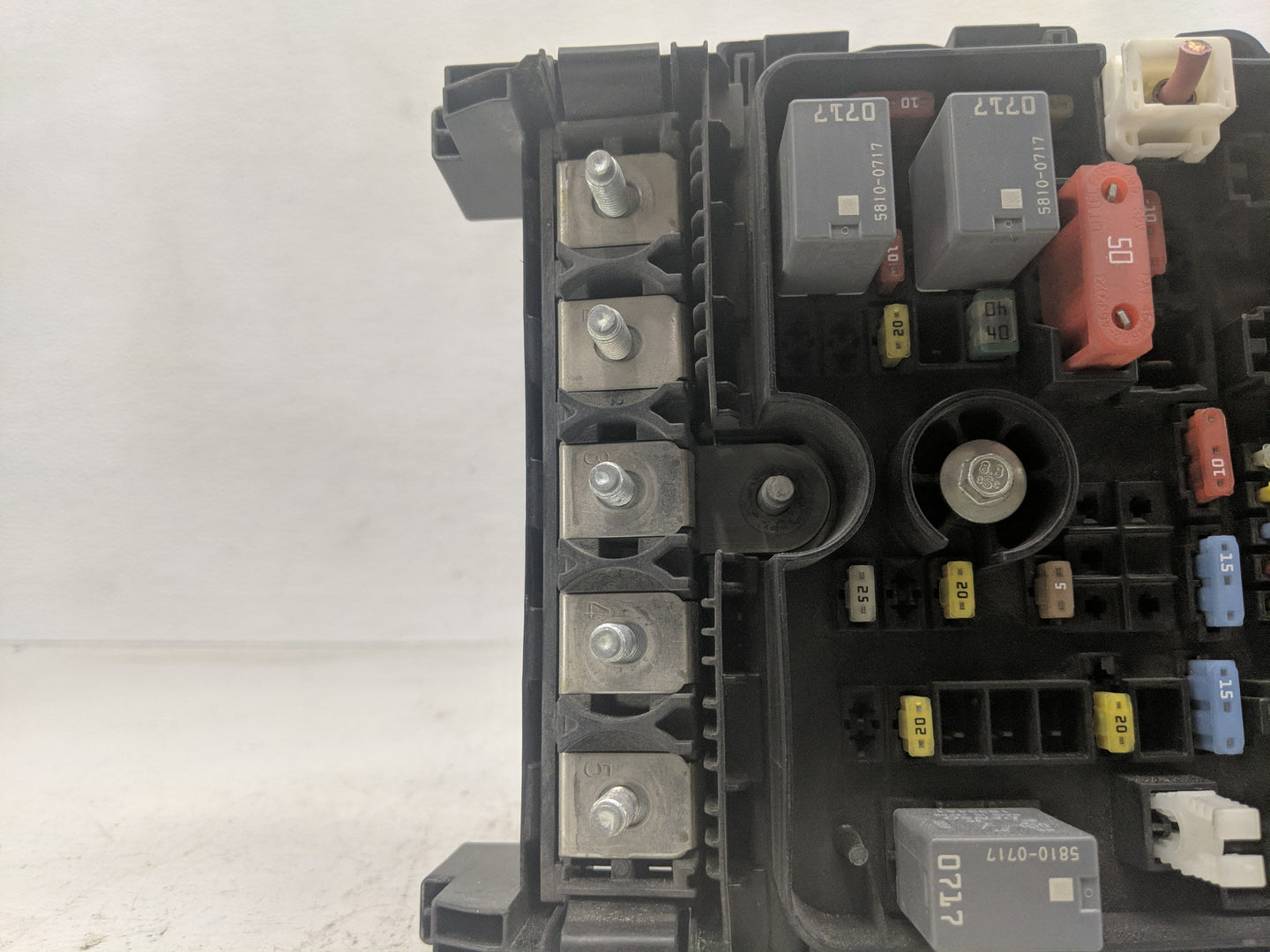 2018 Jeep Cherokee Fusebox Fuse Box Panel Relay Module Fits OEM Used Auto Parts - Oemusedautoparts1.com