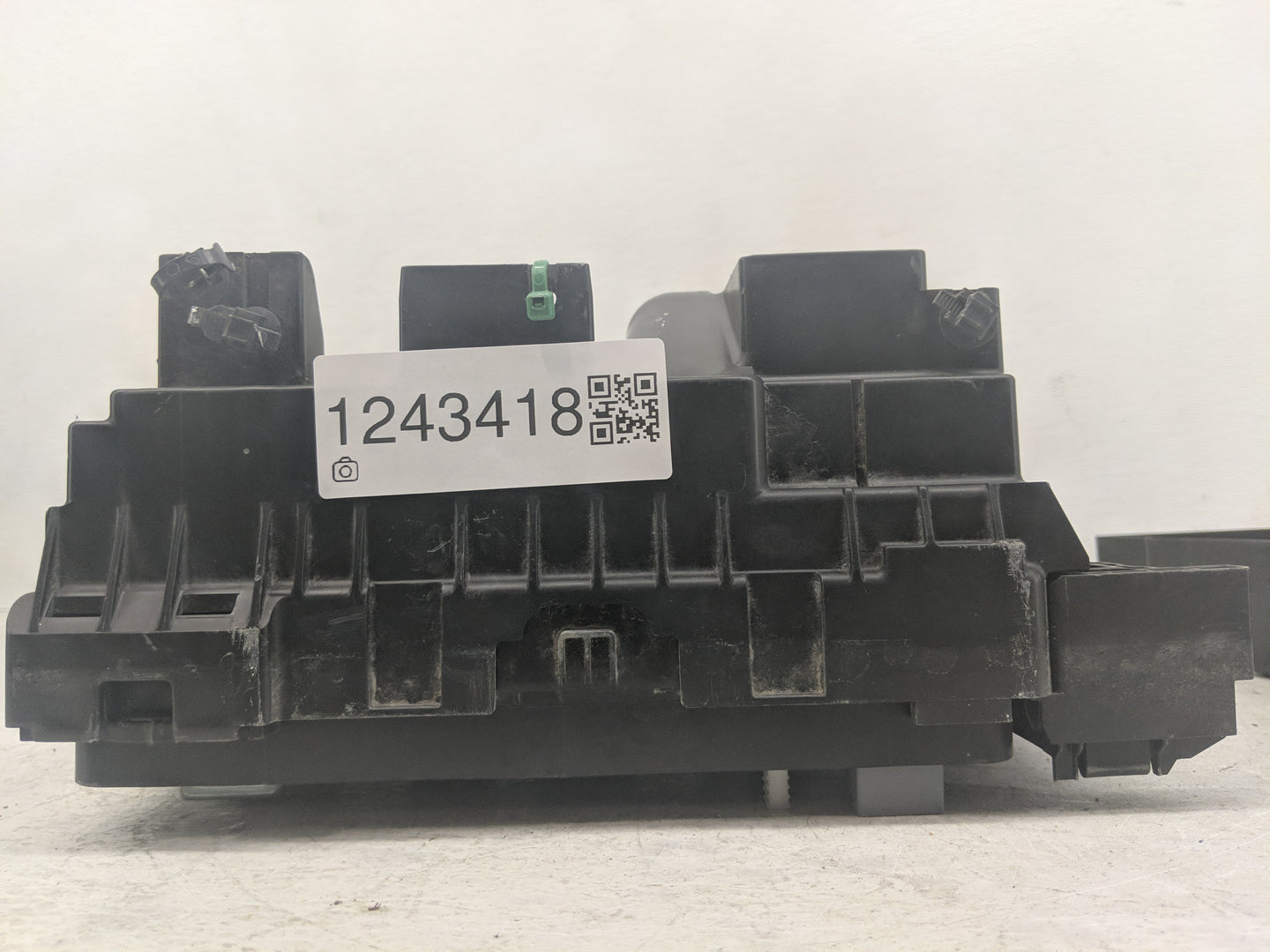 2018 Jeep Cherokee Fusebox Fuse Box Panel Relay Module Fits OEM Used Auto Parts - Oemusedautoparts1.com