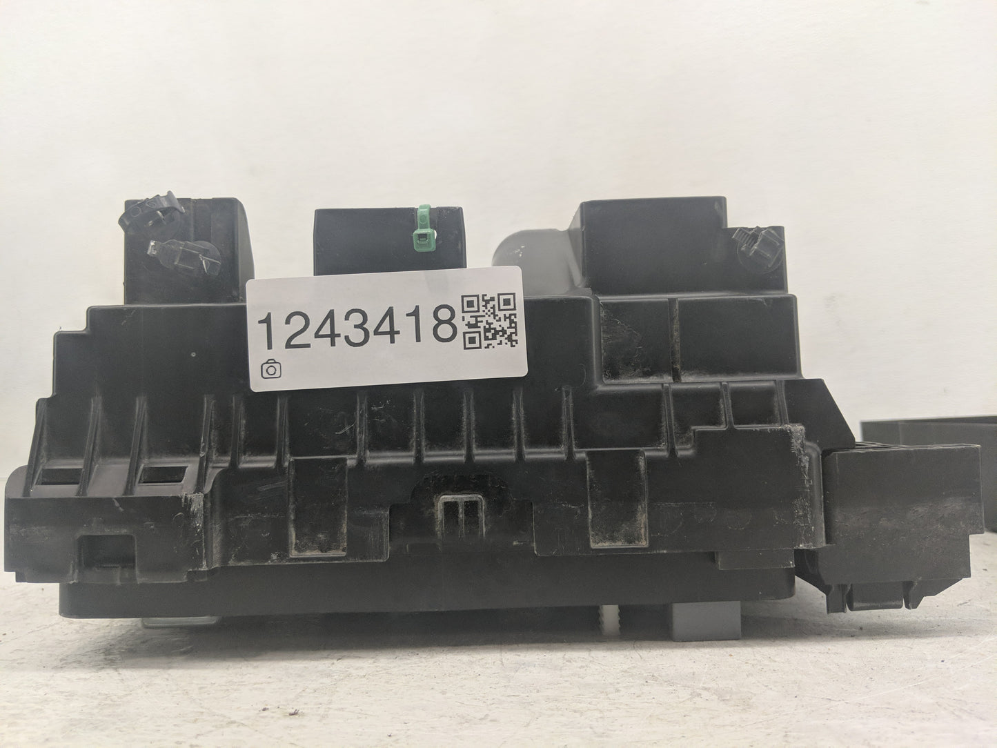 2018 Jeep Cherokee Fusebox Fuse Box Panel Relay Module Fits OEM Used Auto Parts - Oemusedautoparts1.com