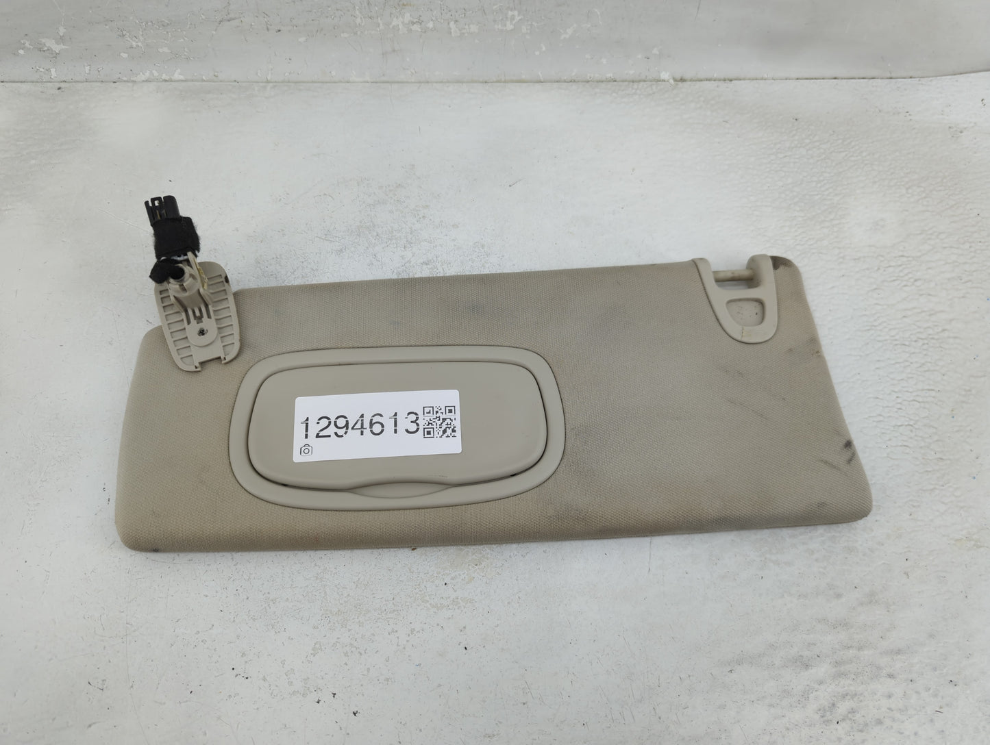 2014-2018 Jeep Cherokee Sun Visor Shade Replacement Driver Left Mirror Fits Fits 2014 2015 2016 2017 2018 OEM Used Auto Part