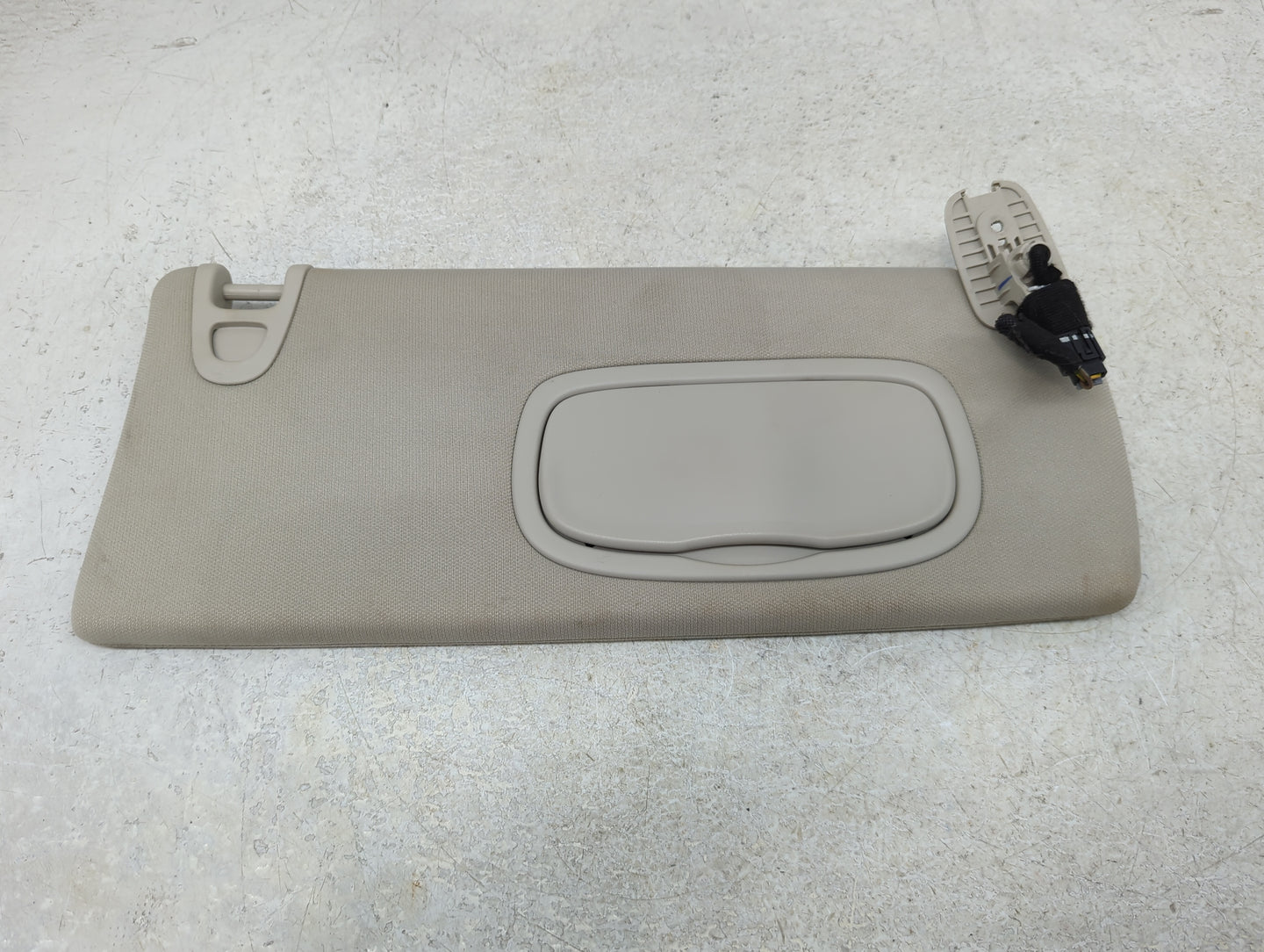 2014-2018 Jeep Cherokee Sun Visor Shade Replacement Passenger Right Mirror Fits Fits 2014 2015 2016 2017 2018 OEM Used Auto 