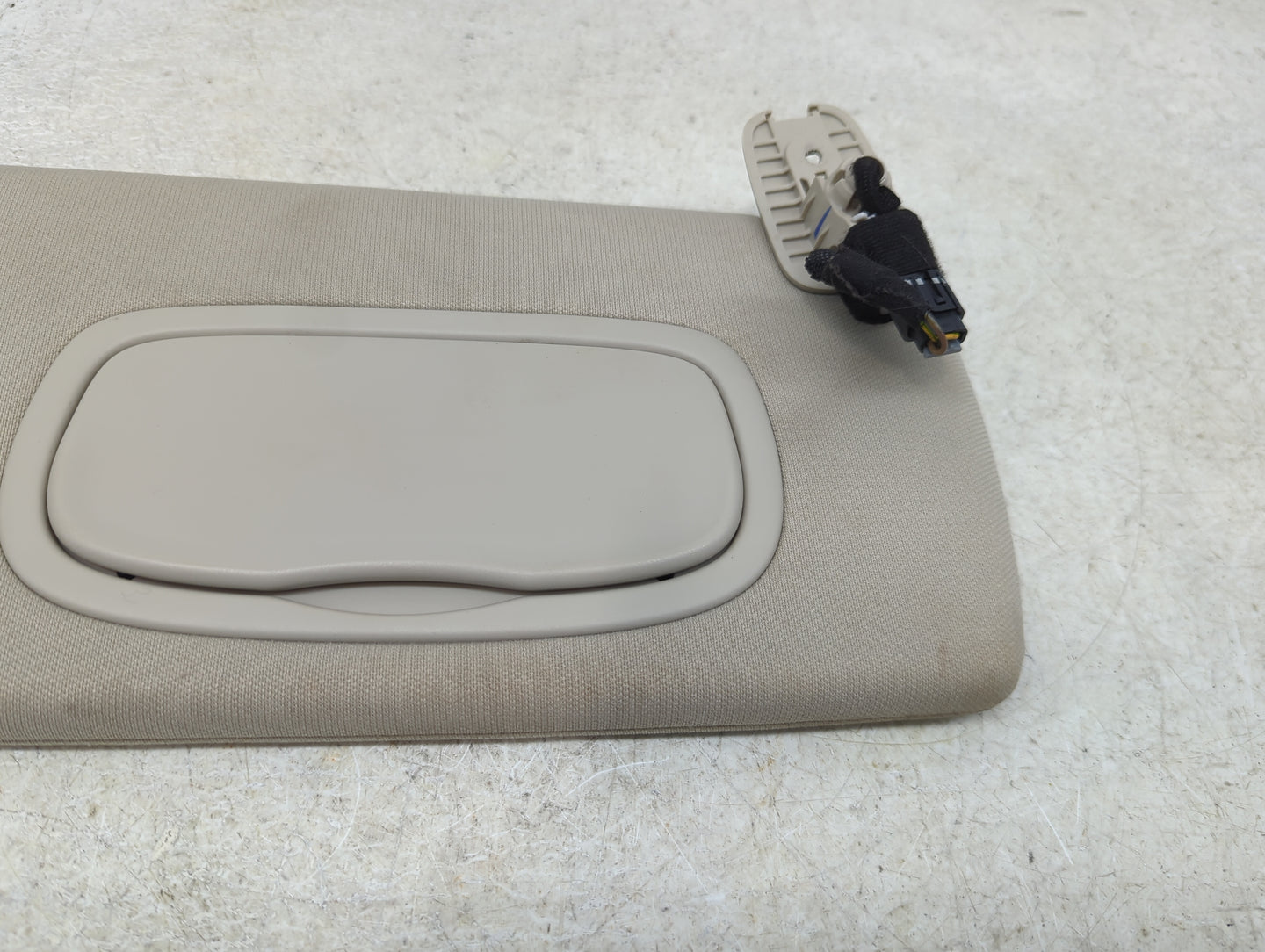 2014-2018 Jeep Cherokee Sun Visor Shade Replacement Passenger Right Mirror Fits Fits 2014 2015 2016 2017 2018 OEM Used Auto 