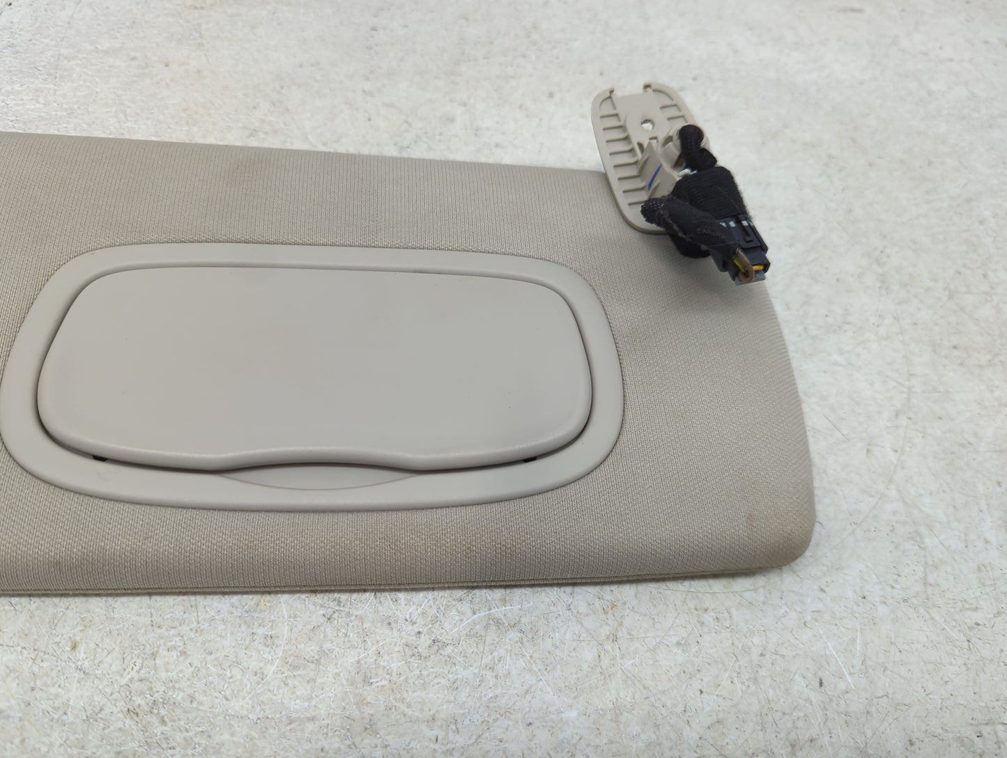 2014-2018 Jeep Cherokee Sun Visor Shade Replacement Passenger Right Mirror Fits Fits 2014 2015 2016 2017 2018 OEM Used Auto 