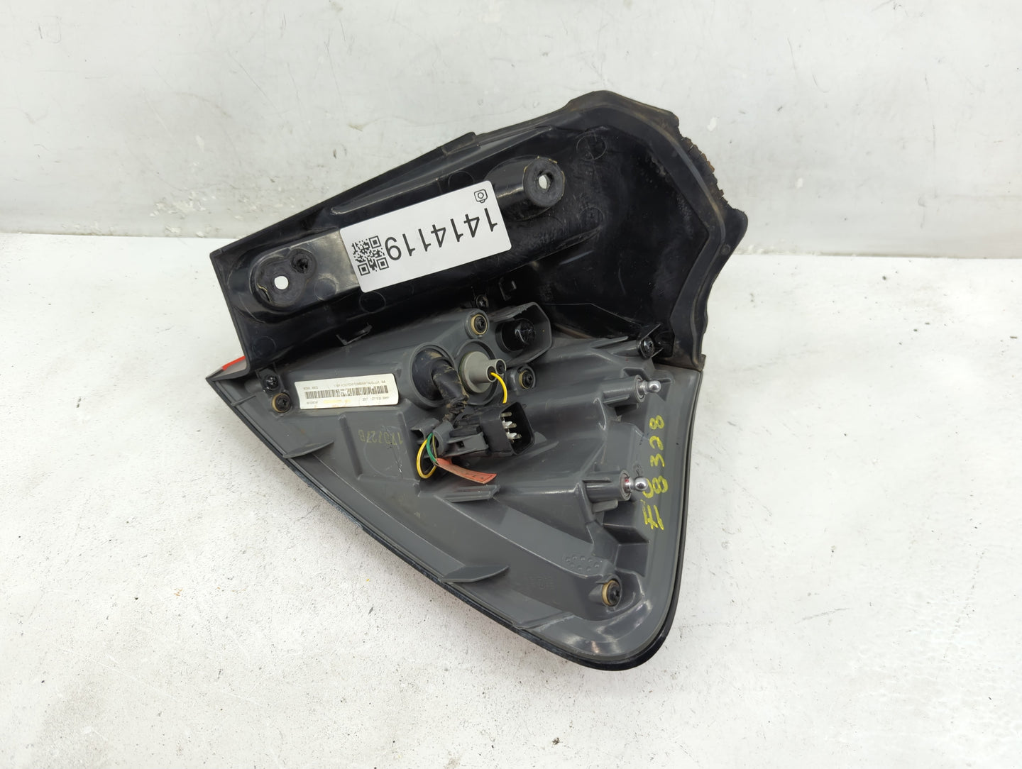 2014-2018 Jeep Cherokee Tail Light Assembly Driver Left OEM P/N:68102907AF Fits Fits 2014 2015 2016 2017 2018 OEM Used Auto 