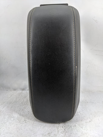 compare product 2018 Jeep Cherokee Center Console Armrest Cover Lid P/N:25865B1-DXSHL1 37E407&A13DXSHL10 Fits OEM Used Auto Parts