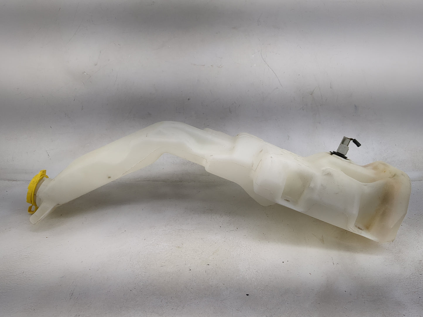 2014-2018 Jeep Cherokee Windshield Washer Fluid Reservoir Bottle 1482496 - Oemusedautoparts1.com