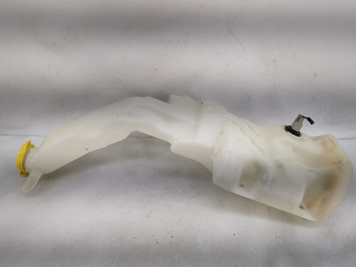 2014-2018 Jeep Cherokee Windshield Washer Fluid Reservoir Bottle 1482496 - Oemusedautoparts1.com