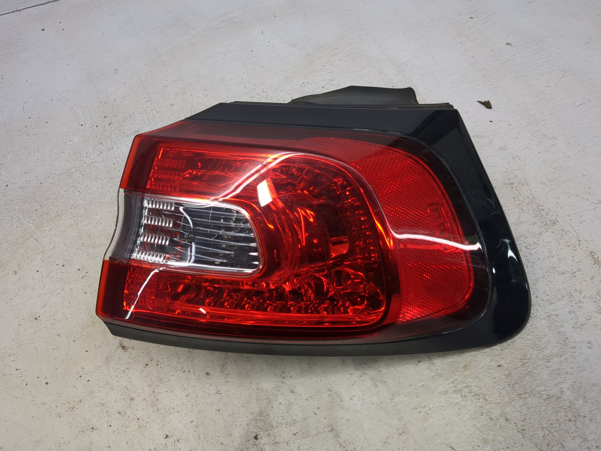 2014-2018 Jeep Cherokee Tail Light Assembly Passenger Right OEM P/N:68102906AF MOBIS 49033 Fits Fits 2014 2015 2016 2017 201