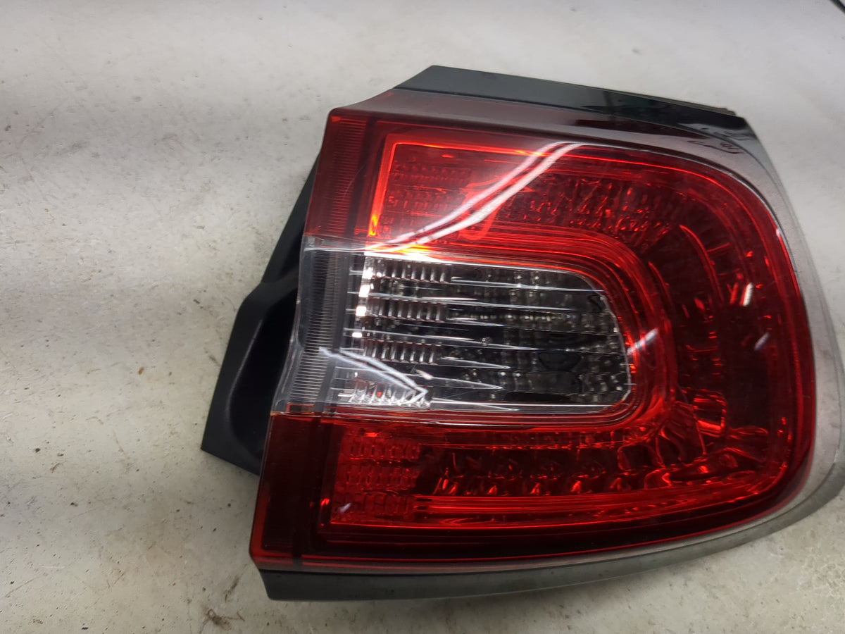 2014-2018 Jeep Cherokee Tail Light Assembly Passenger Right OEM P/N:68102906AF MOBIS 49033 Fits Fits 2014 2015 2016 2017 201