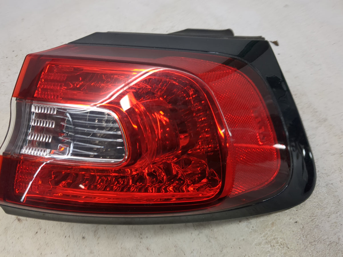 2014-2018 Jeep Cherokee Tail Light Assembly Passenger Right OEM P/N:68102906AF MOBIS 49033 Fits Fits 2014 2015 2016 2017 201