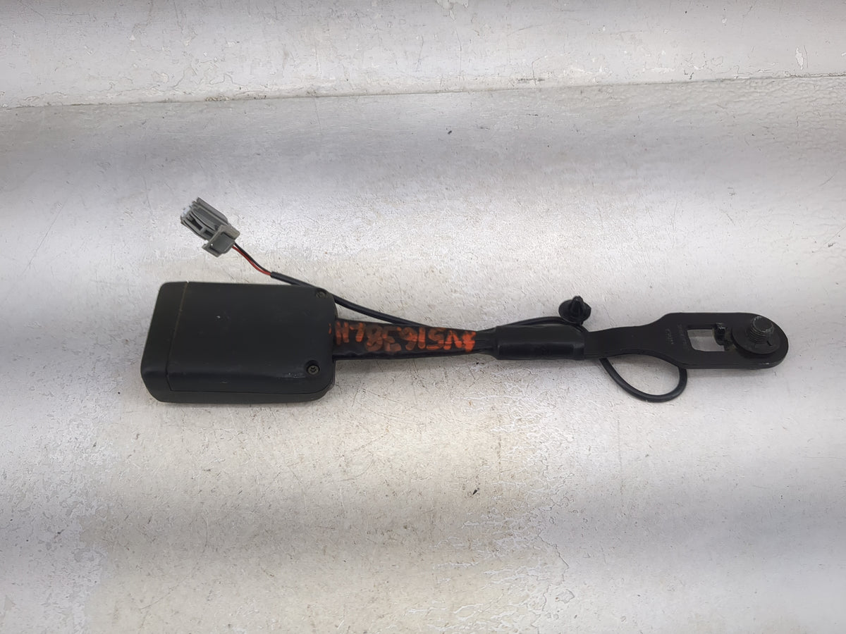 2017-2022 Jeep Cherokee Driver Seatbelt Buckle Black - Oemusedautoparts1.com
