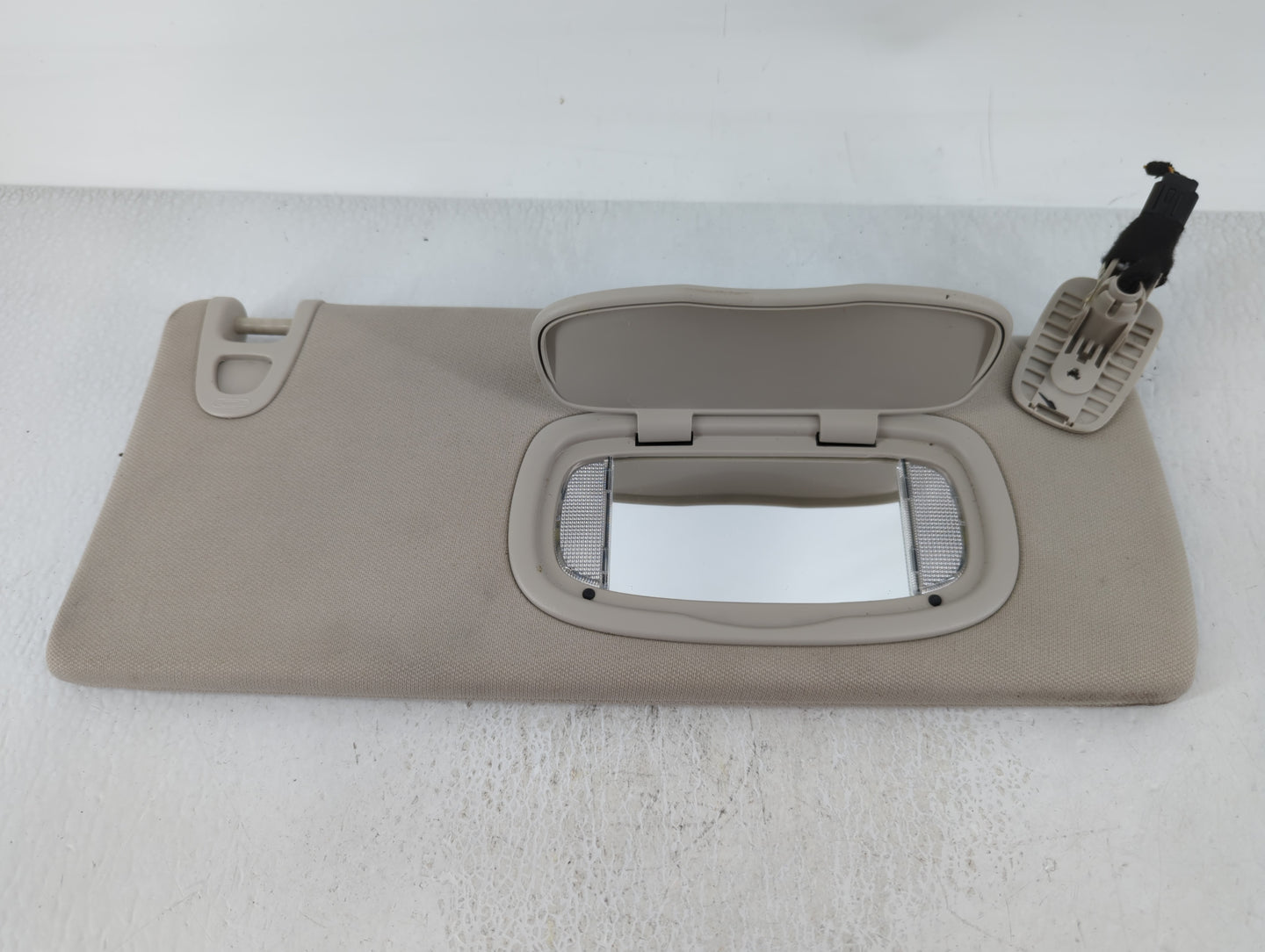 2014-2018 Jeep Cherokee Sun Visor Shade Replacement Passenger Right Mirror Fits Fits 2014 2015 2016 2017 2018 OEM Used Auto 