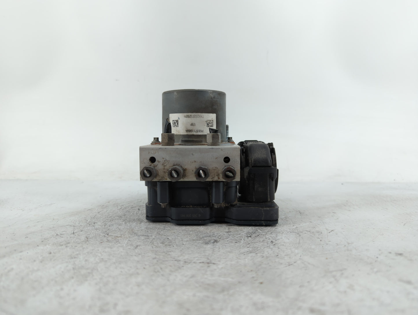 2018 Jeep Cherokee ABS Pump Control Module Replacement P/N:P68371198AA Fits OEM Used Auto Parts - Oemusedautoparts1.com