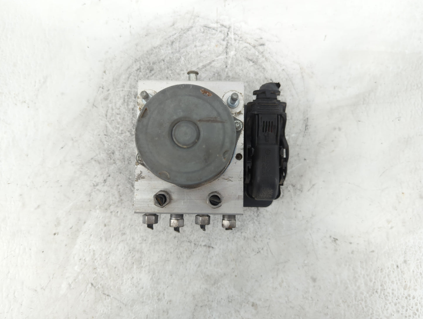 2018 Jeep Cherokee ABS Pump Control Module Replacement P/N:P68371198AA Fits OEM Used Auto Parts - Oemusedautoparts1.com