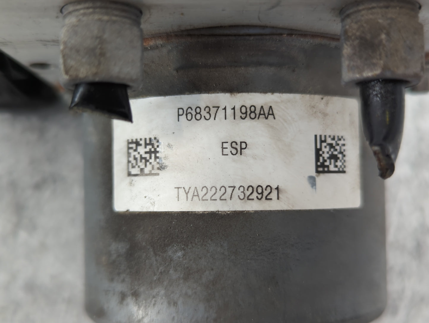 2018 Jeep Cherokee ABS Pump Control Module Replacement P/N:P68371198AA Fits OEM Used Auto Parts - Oemusedautoparts1.com