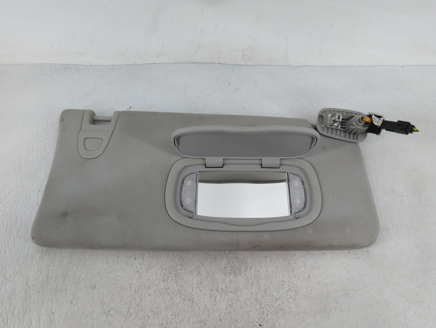 2014-2018 Jeep Cherokee Sun Visor Shade Replacement Passenger Right Mirror Fits Fits 2014 2015 2016 2017 2018 OEM Used Auto 