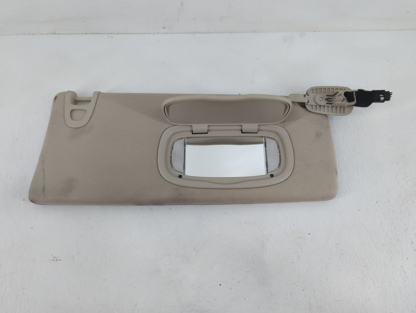 2014-2018 Jeep Cherokee Sun Visor Shade Replacement Passenger Right Mirror Fits Fits 2014 2015 2016 2017 2018 OEM Used Auto 