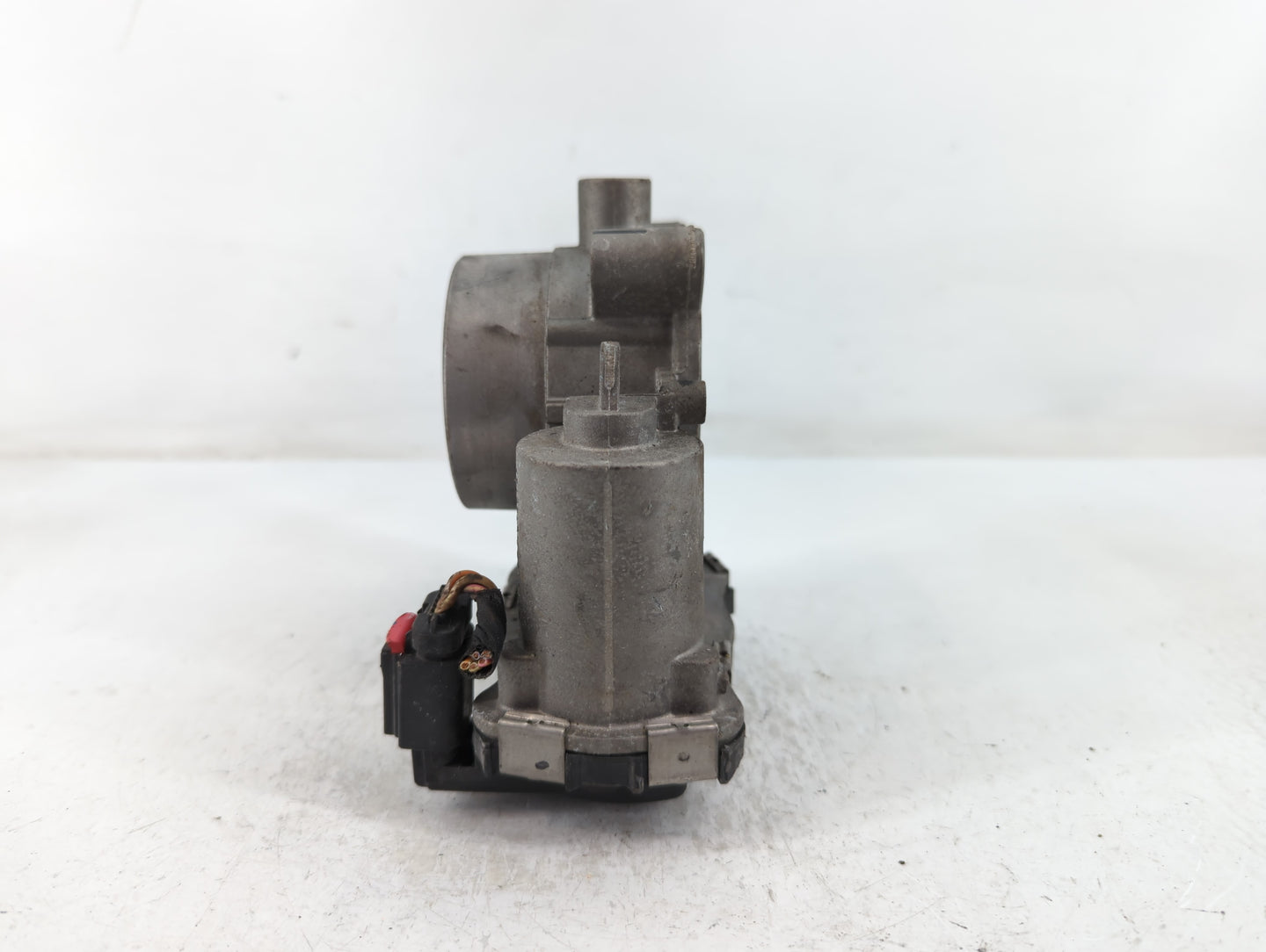 2014-2019 Jeep Cherokee Throttle Body P/N:04891970AB Fits Fits 2014 2015 2016 2017 2018 2019 2020 2021 2022 OEM Used Auto Pa