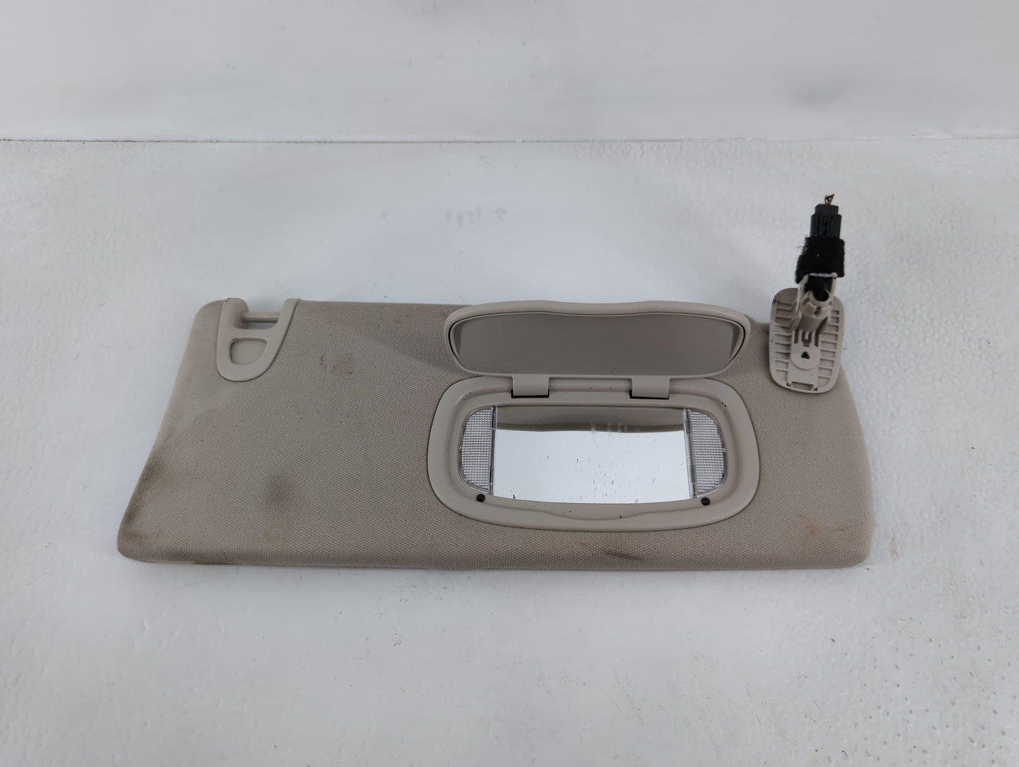 2014-2018 Jeep Cherokee Sun Visor Shade Replacement Passenger Right Mirror Fits Fits 2014 2015 2016 2017 2018 OEM Used Auto 