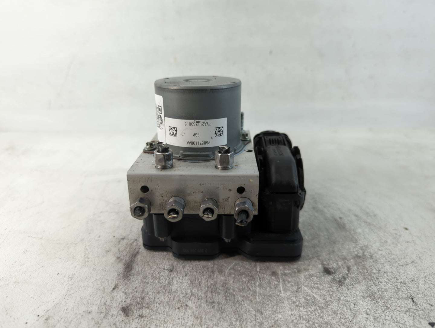 2018 Jeep Cherokee ABS Pump Control Module Replacement P/N:P68371198AA Fits OEM Used Auto Parts - Oemusedautoparts1.com