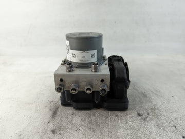 2018 Jeep Cherokee ABS Pump Control Module Replacement P/N:P68371198AA Fits OEM Used Auto Parts - Oemusedautoparts1.com