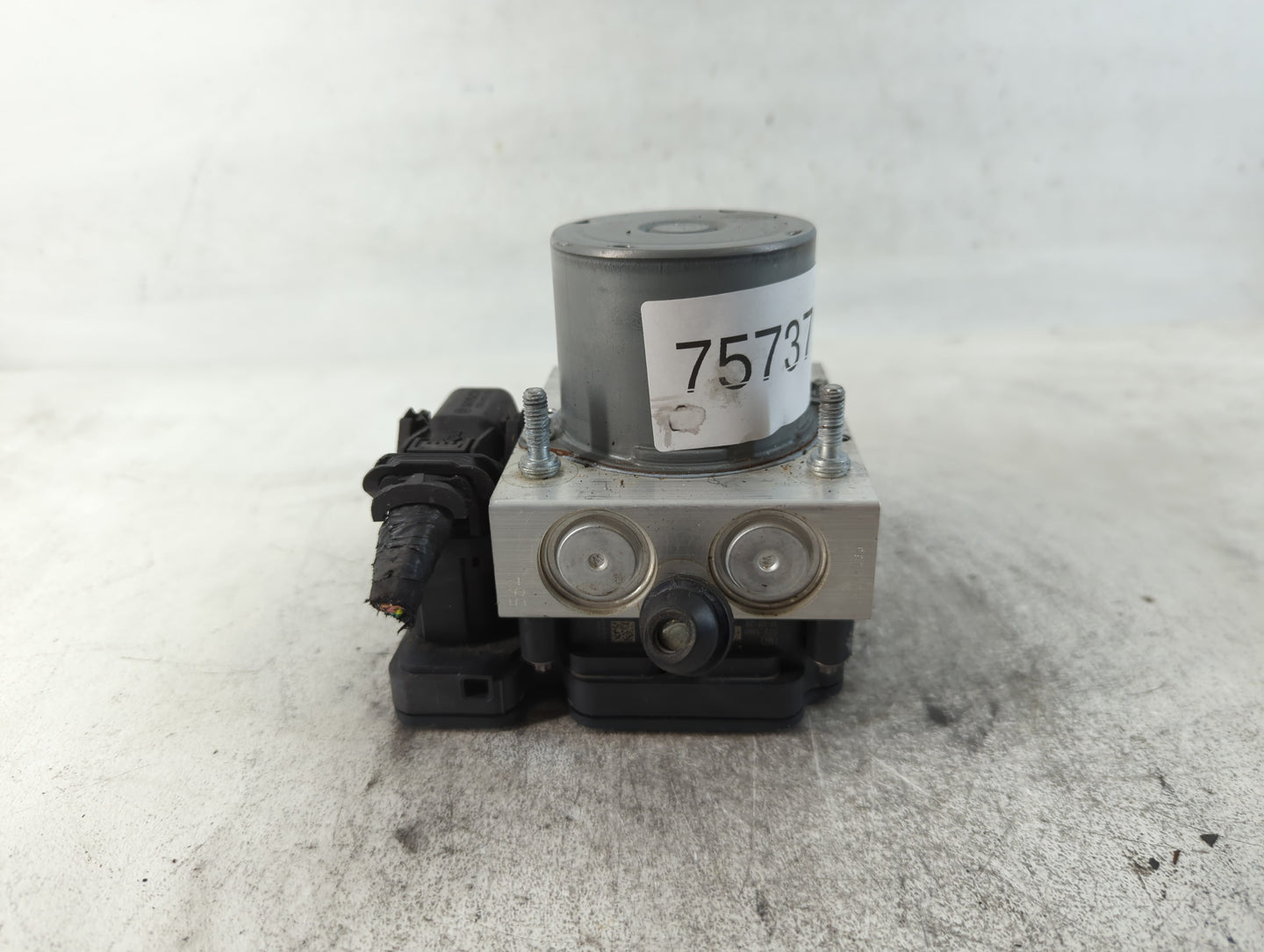 2018 Jeep Cherokee ABS Pump Control Module Replacement P/N:P68371198AA Fits OEM Used Auto Parts - Oemusedautoparts1.com
