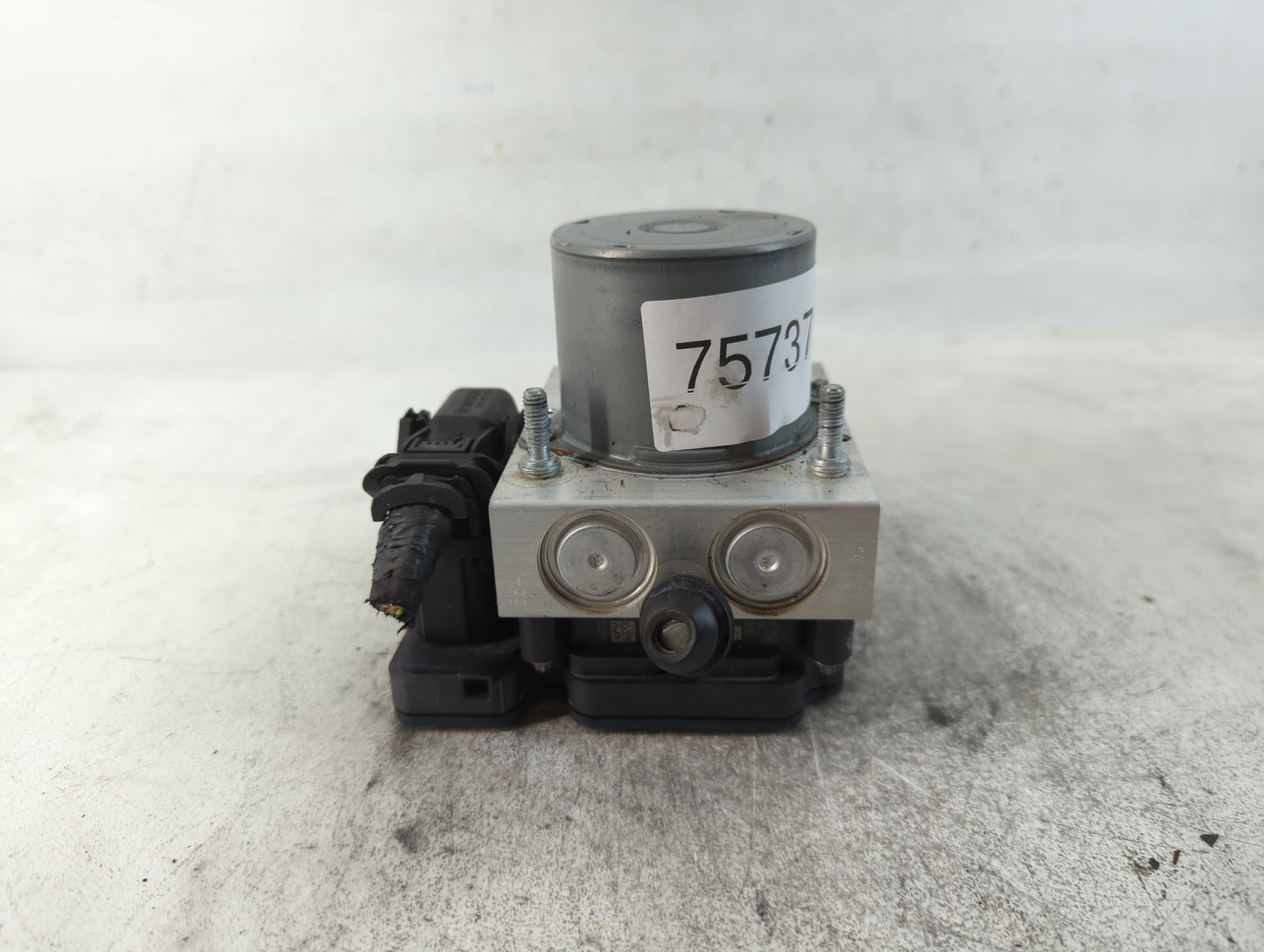 2018 Jeep Cherokee ABS Pump Control Module Replacement P/N:P68371198AA Fits OEM Used Auto Parts - Oemusedautoparts1.com