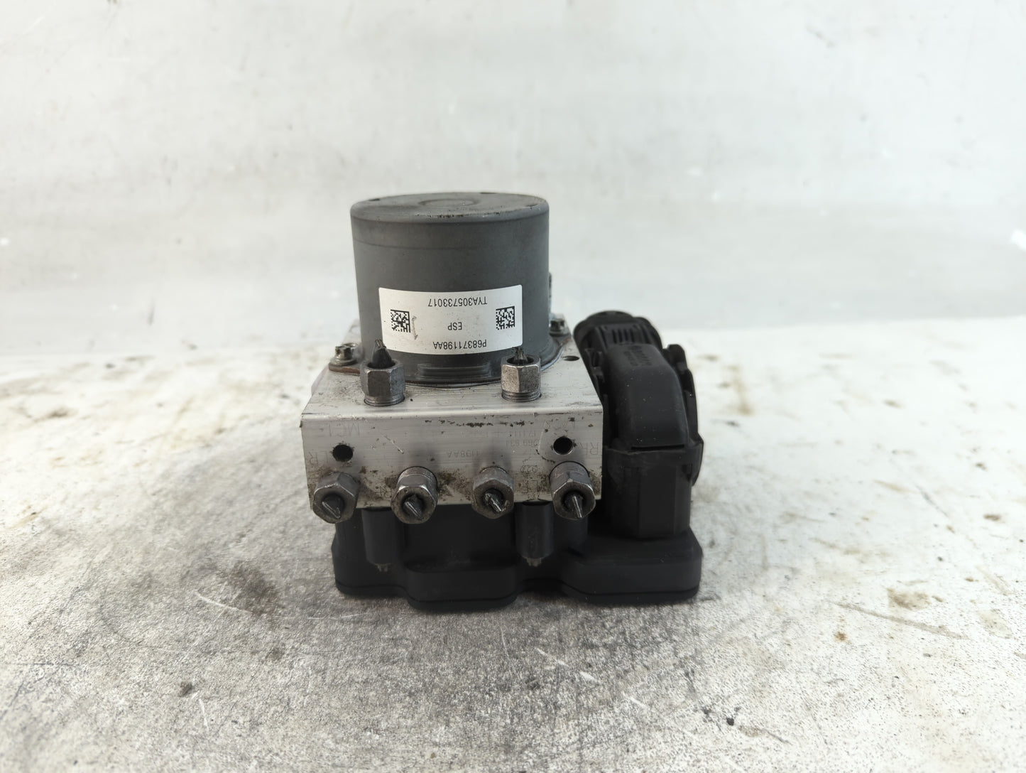 2018 Jeep Cherokee ABS Pump Control Module Replacement P/N:P68371198AA Fits OEM Used Auto Parts - Oemusedautoparts1.com