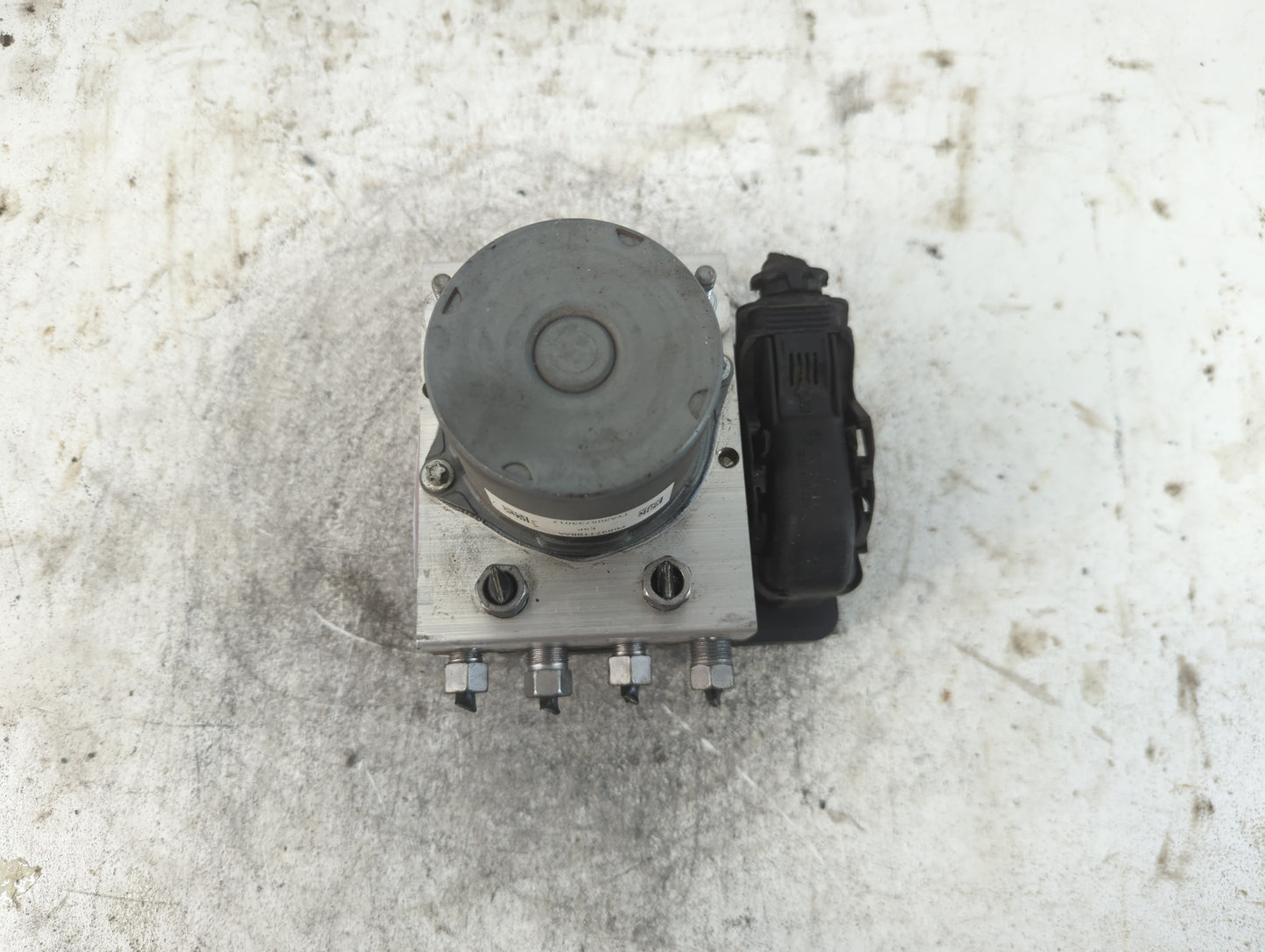 2018 Jeep Cherokee ABS Pump Control Module Replacement P/N:P68371198AA Fits OEM Used Auto Parts - Oemusedautoparts1.com