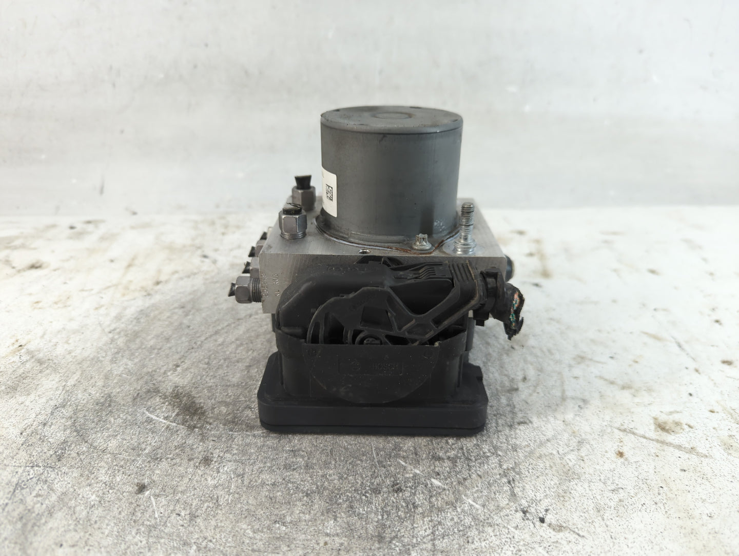 2018 Jeep Cherokee ABS Pump Control Module Replacement P/N:P68371198AA Fits OEM Used Auto Parts - Oemusedautoparts1.com