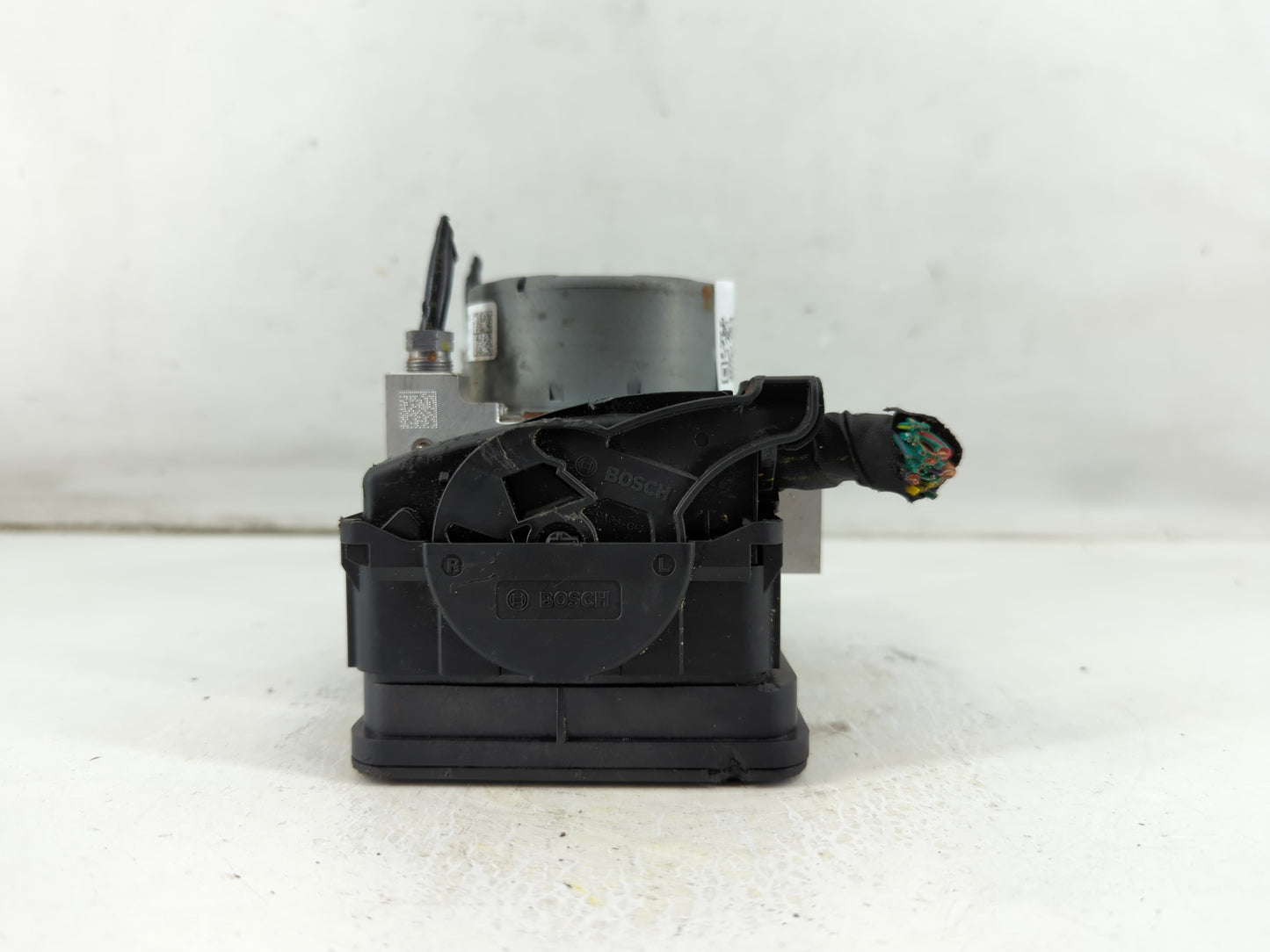 2018 Jeep Compass ABS Pump Control Module Replacement P/N:P04726567AI Fits OEM Used Auto Parts - Oemusedautoparts1.com
