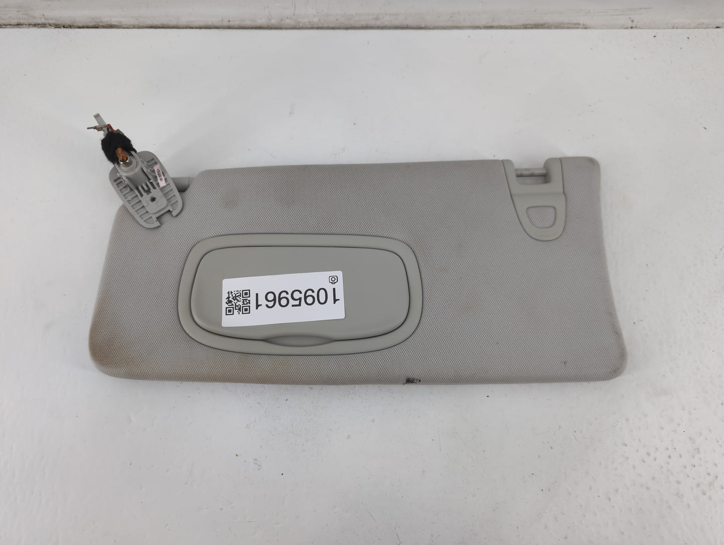 2018 Jeep Compass Sun Visor Shade Replacement Driver Left Mirror Fits OEM Used Auto Parts - Oemusedautoparts1.com