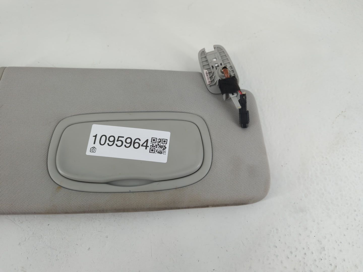 2018 Jeep Compass Sun Visor Shade Replacement Passenger Right Mirror Fits OEM Used Auto Parts - Oemusedautoparts1.com