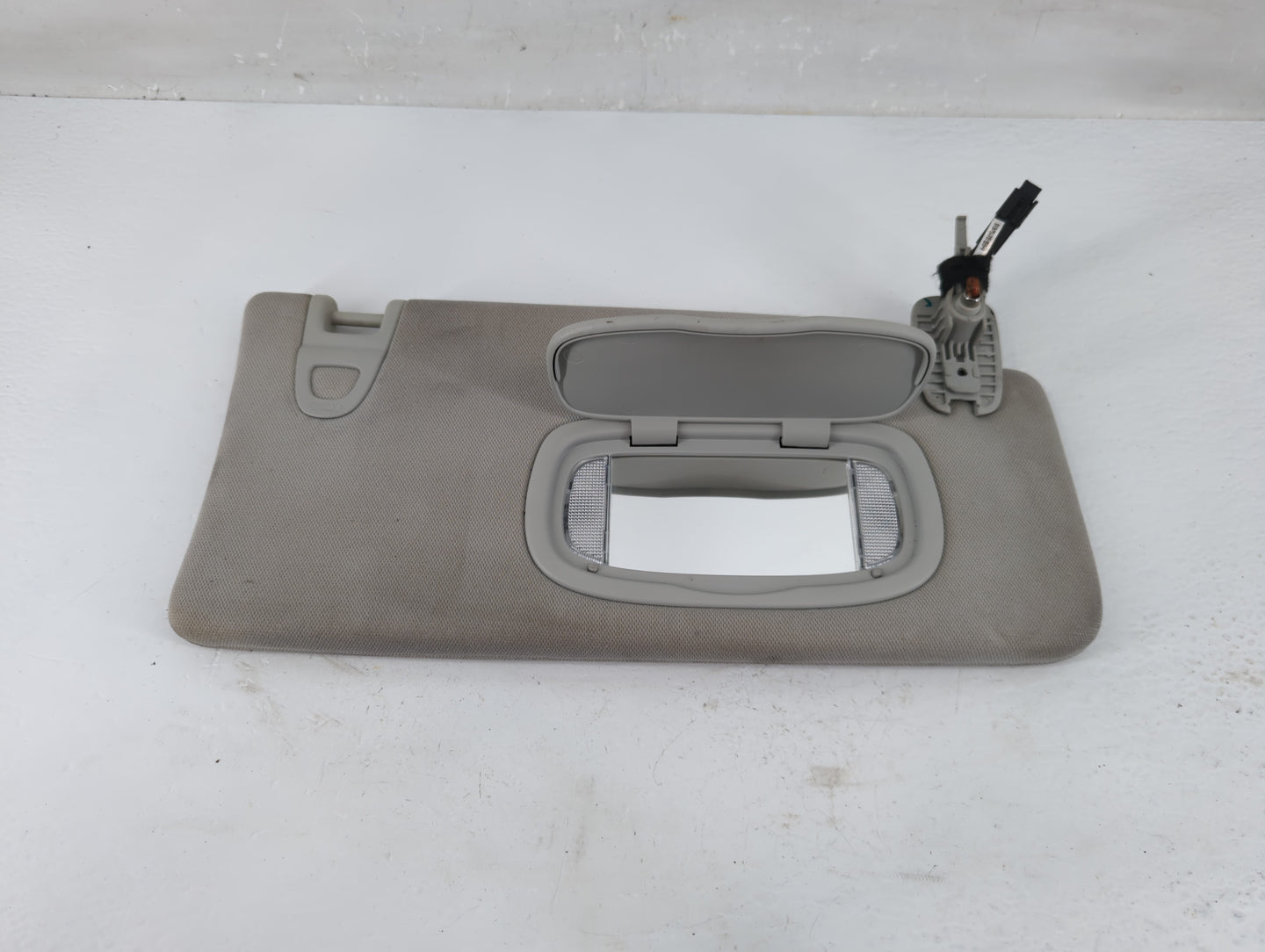 2018 Jeep Compass Sun Visor Shade Replacement Passenger Right Mirror Fits OEM Used Auto Parts - Oemusedautoparts1.com