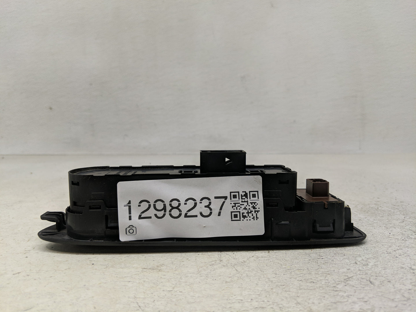 2018 Jeep Compass Master Power Window Switch Replacement Driver Side Left P/N:P6BZ27LXHAA 30171088 Fits OEM Used Auto Parts 