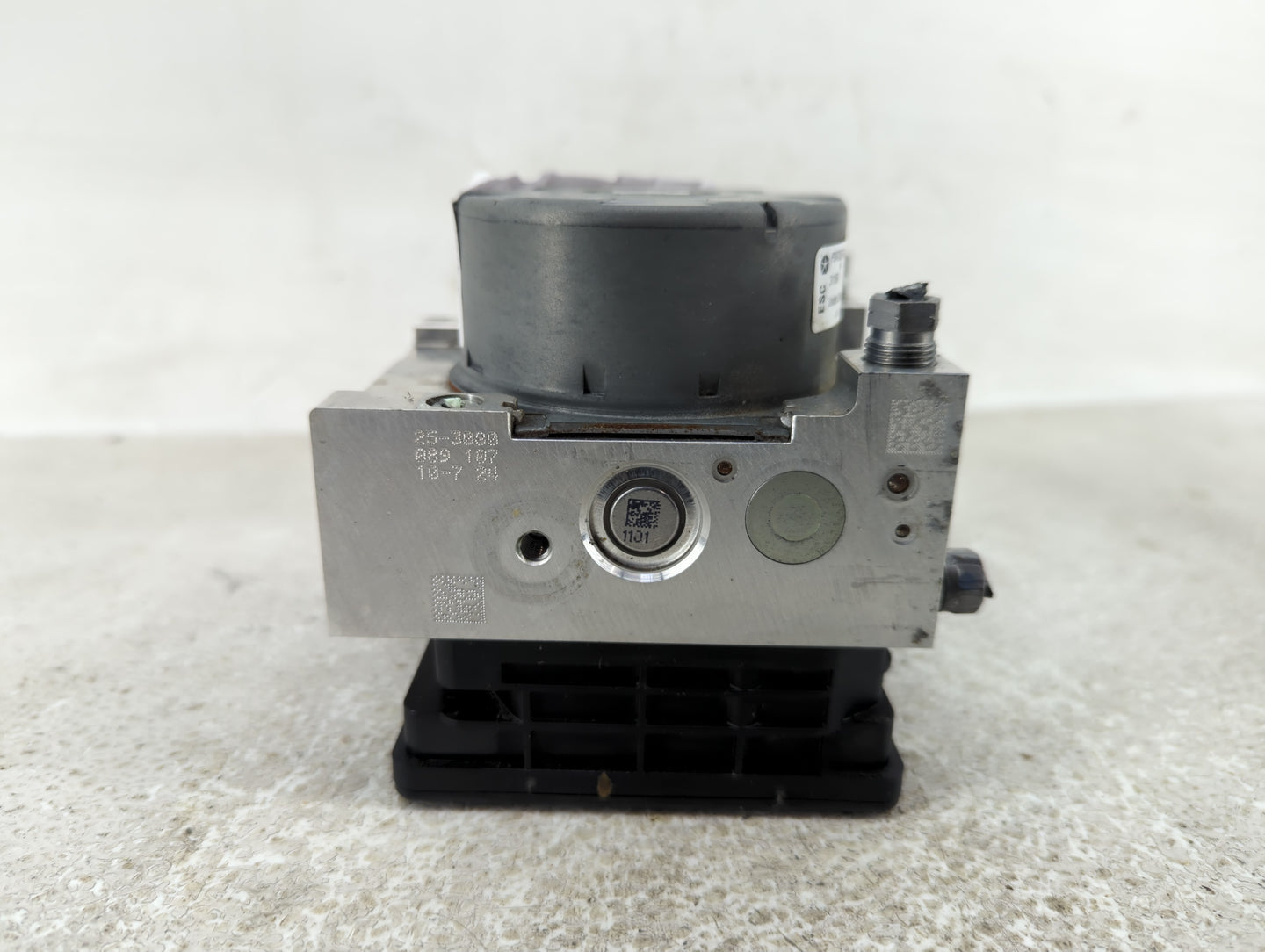2018 Jeep Compass ABS Pump Control Module Replacement P/N:00534652730 P04726567AJ Fits OEM Used Auto Parts - Oemusedautopart