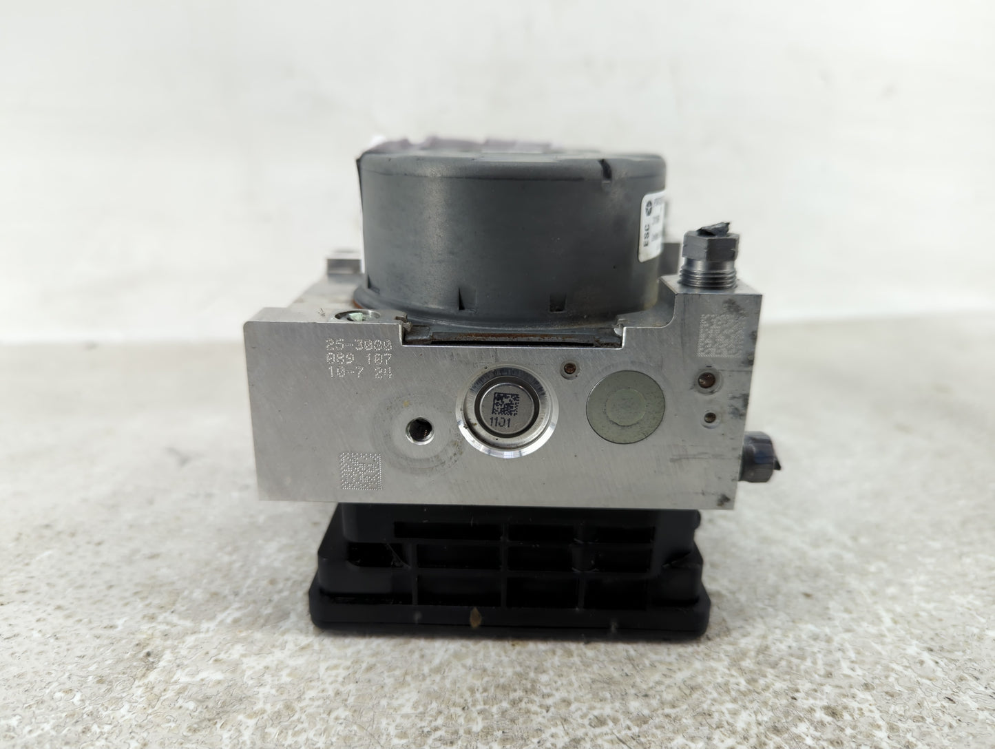 2018 Jeep Compass ABS Pump Control Module Replacement P/N:00534652730 P04726567AJ Fits OEM Used Auto Parts - Oemusedautopart