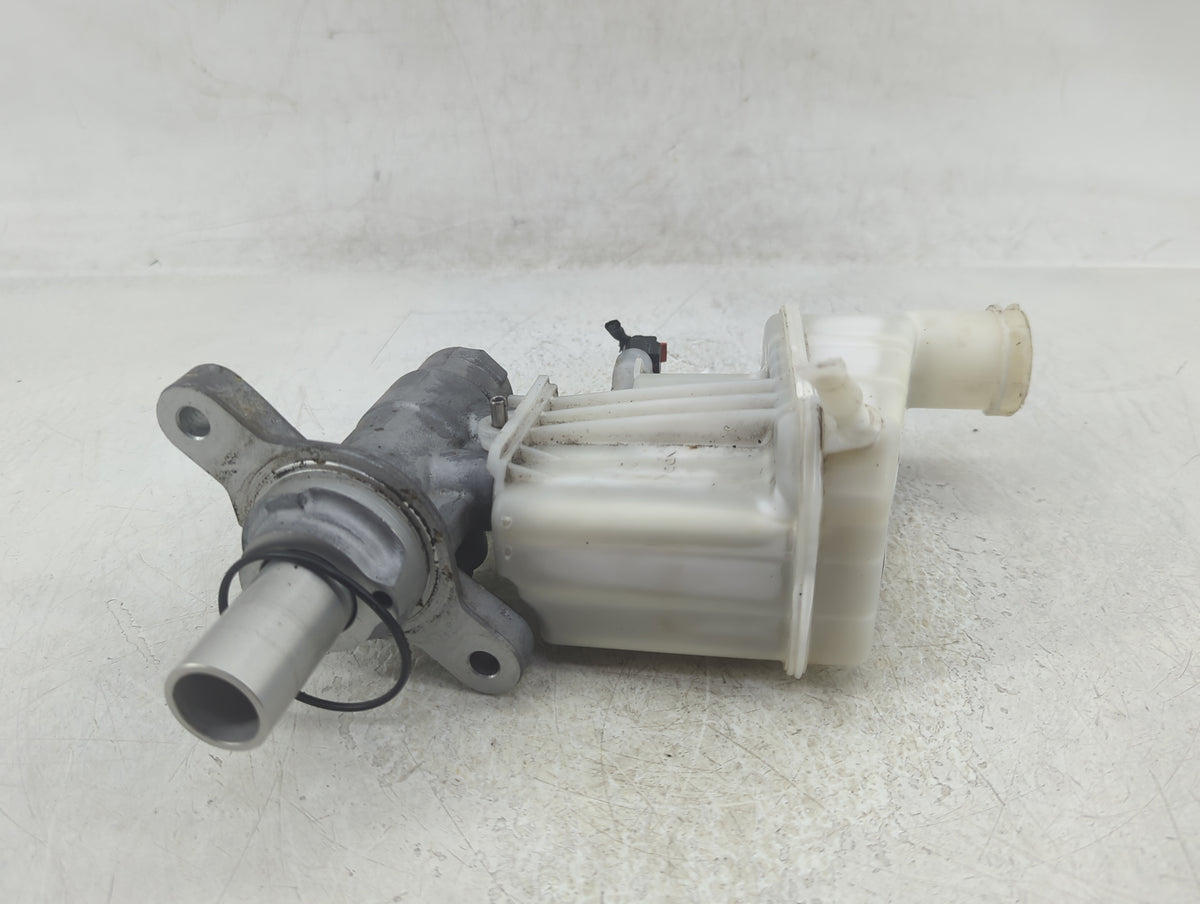 2018 Jeep Compass Brake Master Cylinder 1383152 - Oemusedautoparts1.com