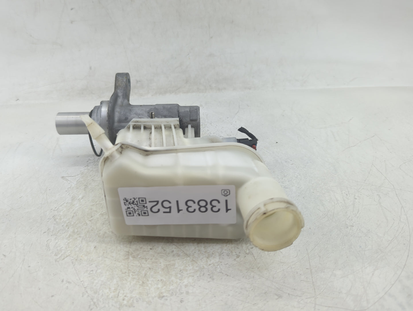 2018 Jeep Compass Brake Master Cylinder 1383152 - Oemusedautoparts1.com