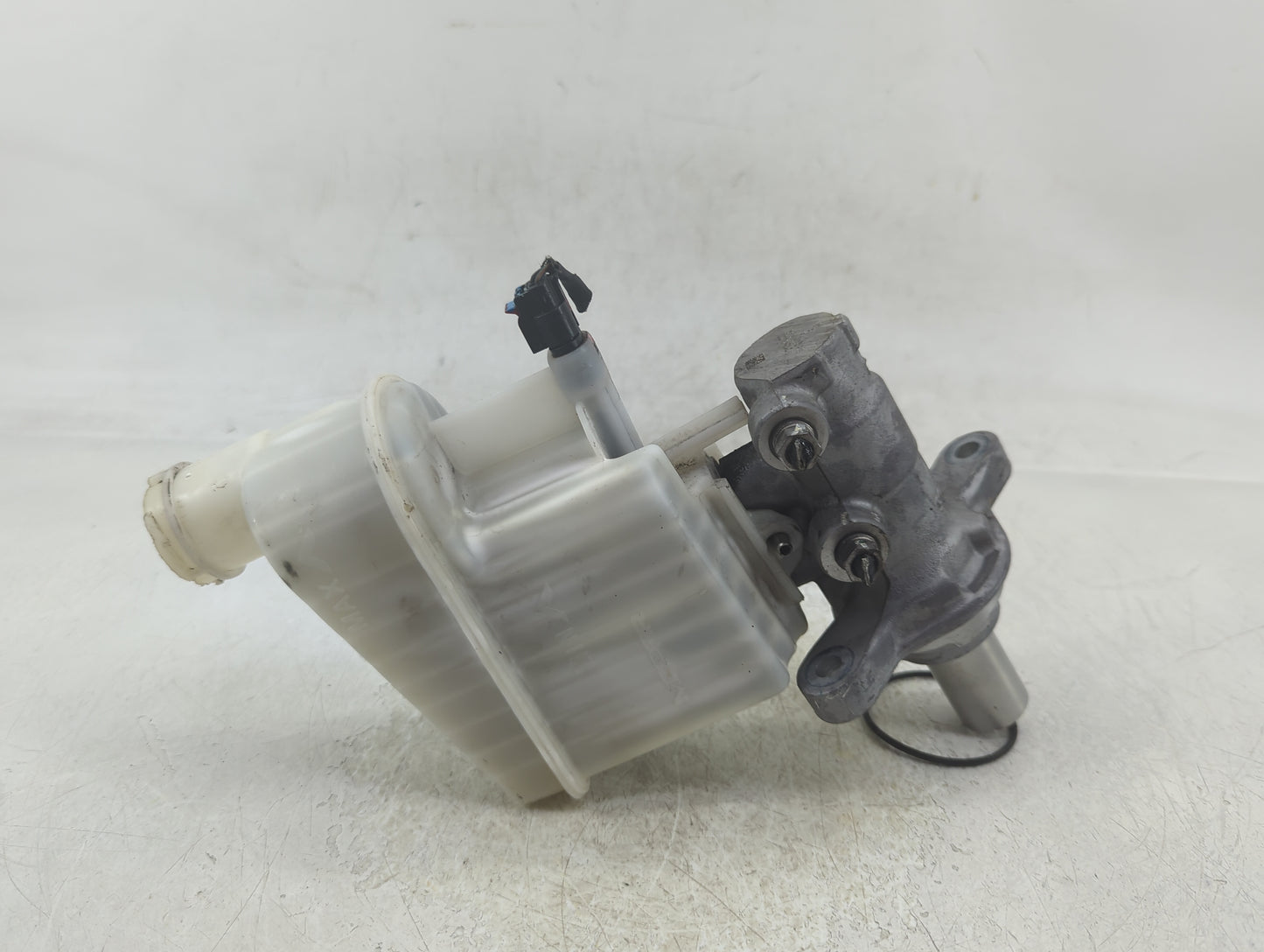 2018 Jeep Compass Brake Master Cylinder 1383152 - Oemusedautoparts1.com