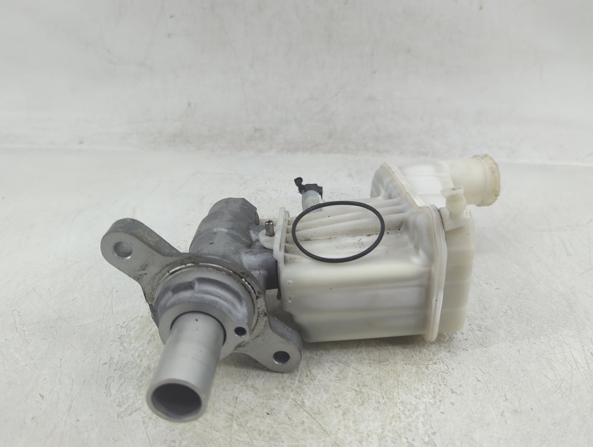 2018 Jeep Compass Brake Master Cylinder 1383152 - Oemusedautoparts1.com