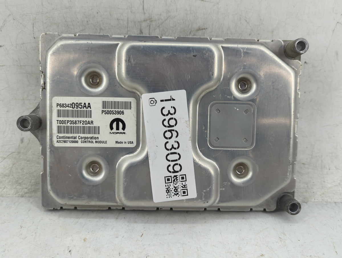2017-2018 Jeep Compass PCM Engine Control Computer ECU ECM PCU OEM P/N:P68342095AA Fits 2017 2018 OEM Used Auto Parts - Oemu
