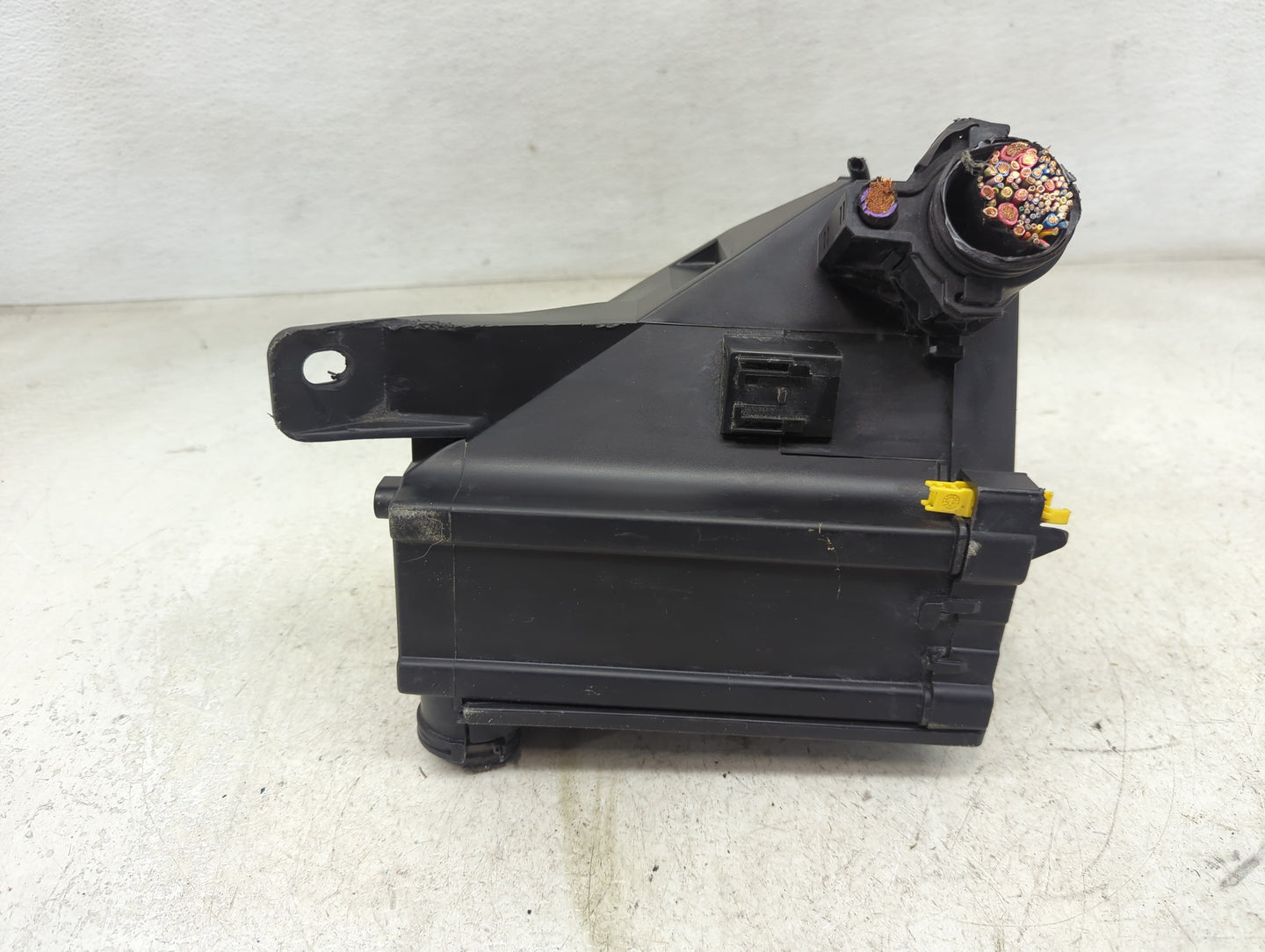 2018 Jeep Compass Fusebox Fuse Box Panel Relay Module Fits OEM Used Auto Parts - Oemusedautoparts1.com