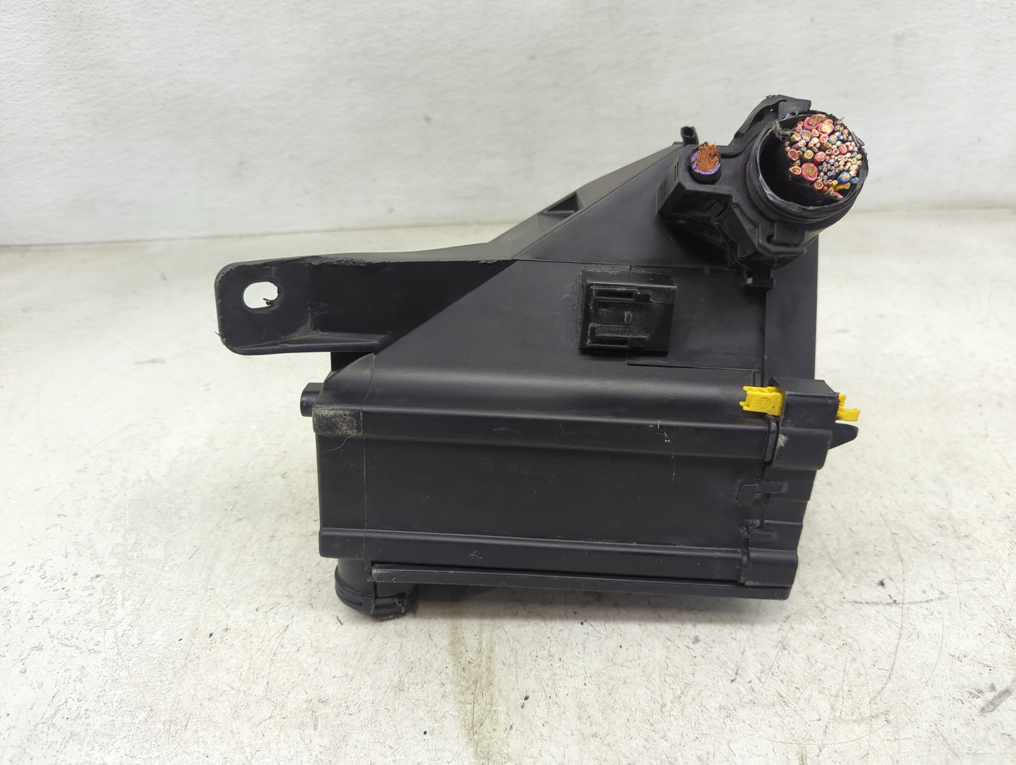 2018 Jeep Compass Fusebox Fuse Box Panel Relay Module Fits OEM Used Auto Parts - Oemusedautoparts1.com