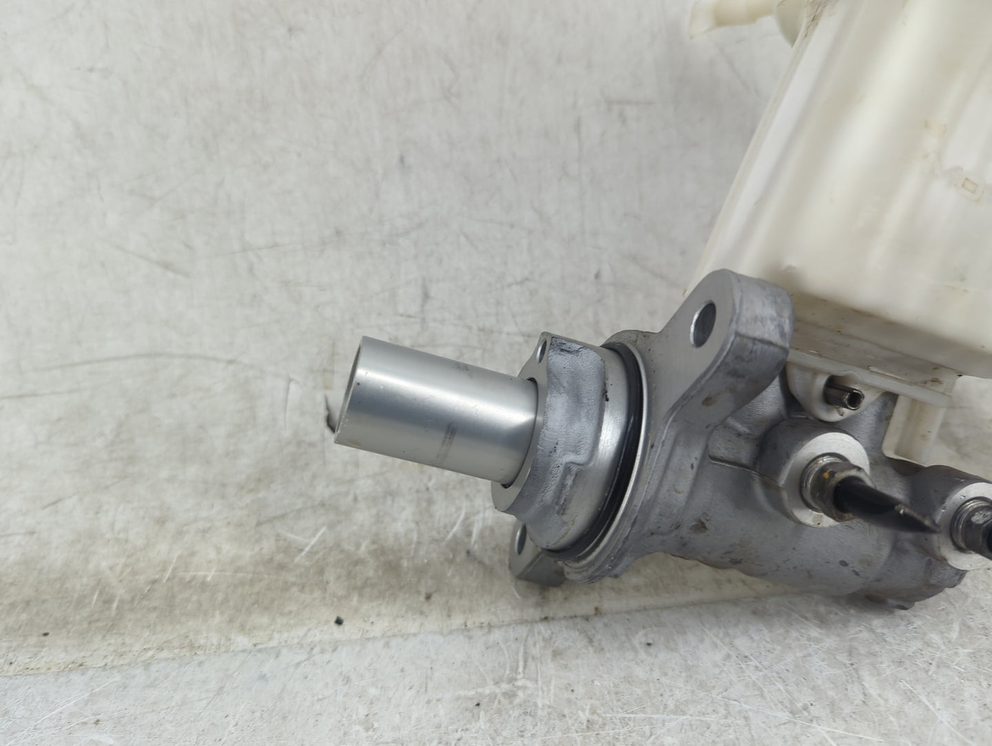 2018 Jeep Compass Brake Master Cylinder - Oemusedautoparts1.com
