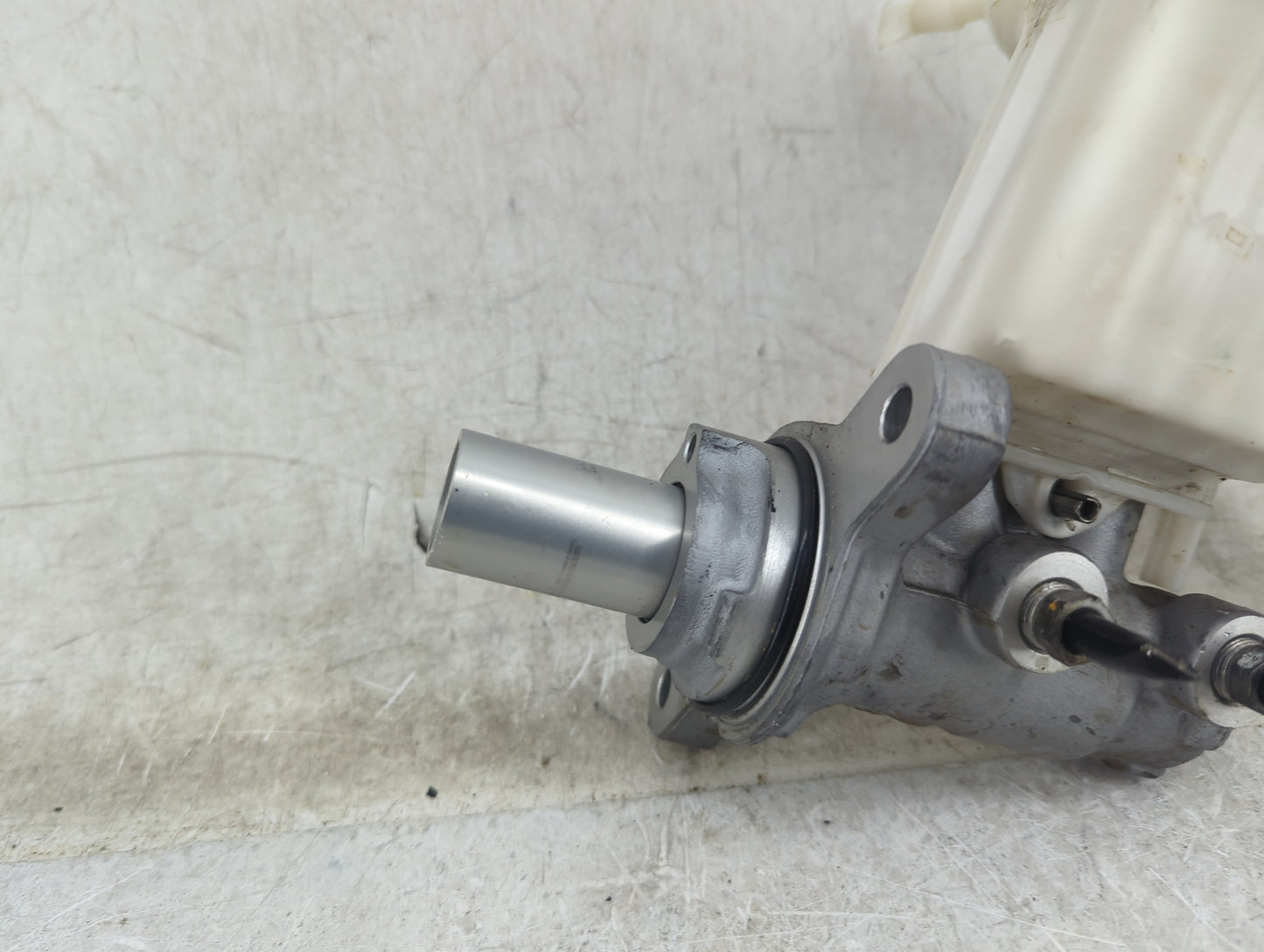 2018 Jeep Compass Brake Master Cylinder - Oemusedautoparts1.com